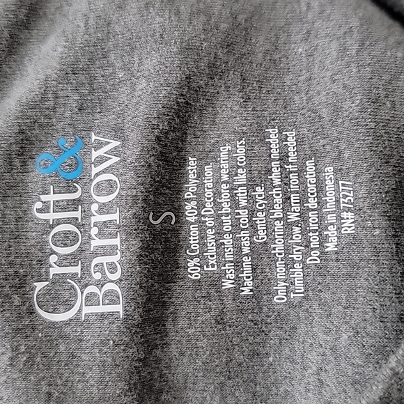 Women’s Croft & Barrow Cat Holiday Long Sleeve Shirt - Picture 2 of 3